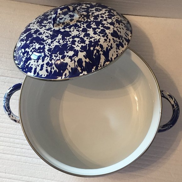 Golden Rabbit Dutch Oven - NEW! - Picture 2 of 5